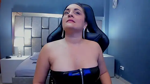 Cata Joness online show from 10-23-25, 05:18