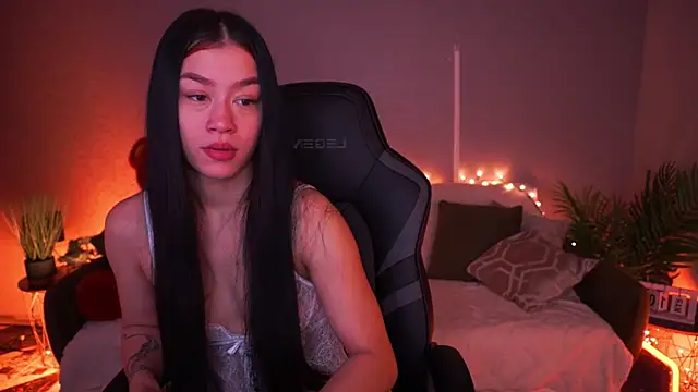 Snapshot of FataleNellie chatting on 03-10-26, 10:15 FataleNellie online show from 03-10-26, 10:15