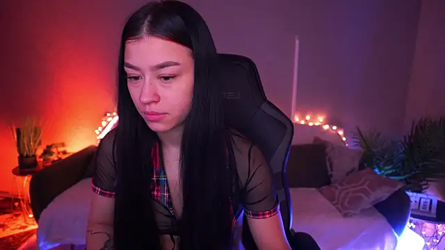 Snapshot of FataleNellie chatting on 03-11-26, 10:38 FataleNellie online show from 03-11-26, 10:38