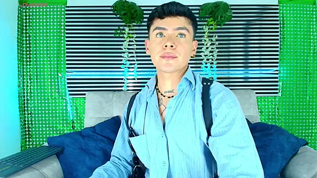 CamiiGuzmanX online show from 03-21-26, 08:23