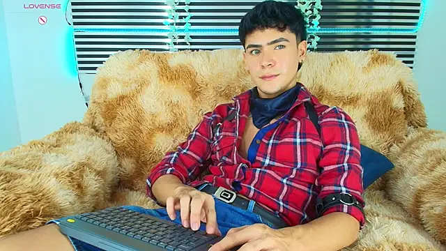 CamiiGuzmanX online show from 05-04-26, 07:43