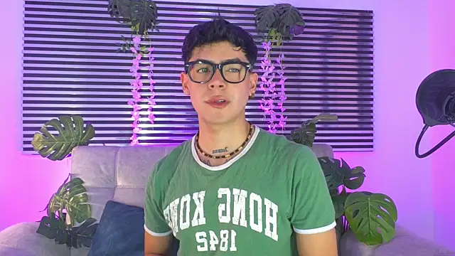 CamiiGuzmanX online show from 06-24-26, 05:56