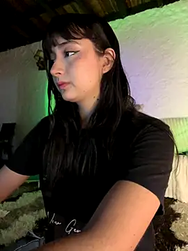 Snapshot of kaori_77 chatting on 09-24-25, 03:43 kaori 77 online show from 09-24-25, 03:43