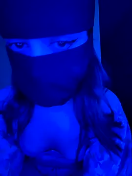 Snapshot of Elina-Marina chatting on 10-05-25, 09:13 Elina-Marina online show from 10-05-25, 09:13