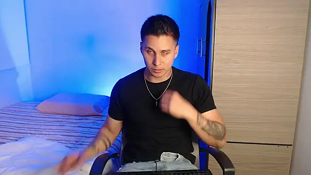 Snapshot of valentinosex1 chatting on 02-12-26, 10:38 valentinosex1 online show from 02-12-26, 10:38