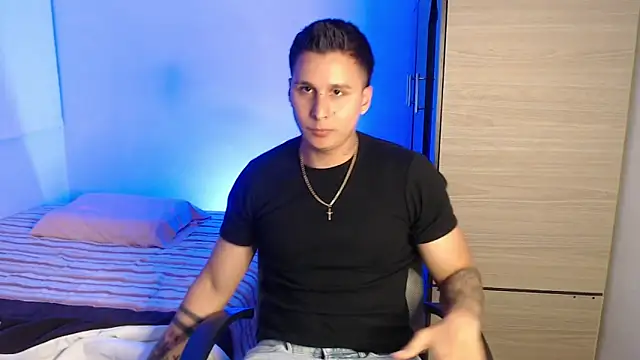 Snapshot of valentinosex1 chatting on 02-13-26, 11:12 valentinosex1 online show from 02-13-26, 11:12
