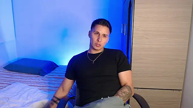 Snapshot of valentinosex1 chatting on 02-24-26, 11:25 valentinosex1 online show from 02-24-26, 11:25