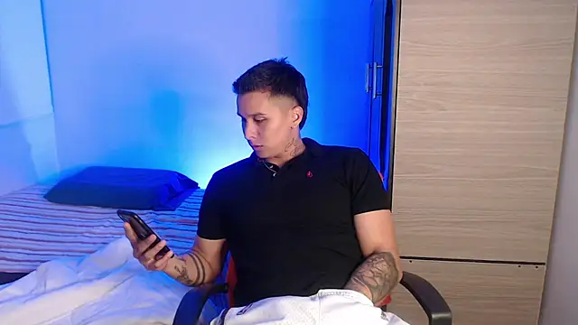 Snapshot of valentinosex1 chatting on 02-27-26, 11:38 valentinosex1 online show from 02-27-26, 11:38