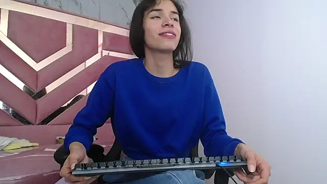 Mia swift ch online show from 10-18-25, 03:13