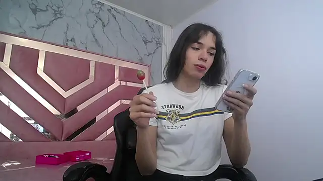 Mia swift ch online show from 11-07-25, 02:22