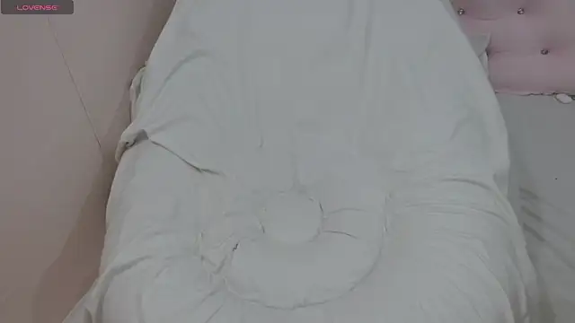 Snapshot of Alina_MissAsian chatting on 10-28-25, 01:47 Alina MissAsian online show from 10-28-25, 01:47