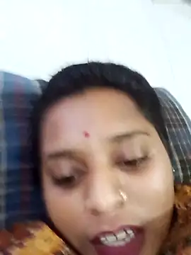 Snapshot of Hot_crety chatting on 06-20-26, 08:39 Hot crety online show from 06-20-26, 08:39