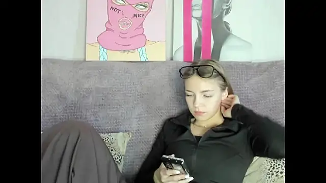 Snapshot of HitGyrl chatting on 09-28-25, 01:55 HitGyrl online show from 09-28-25, 01:55