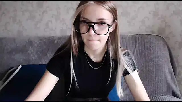 Snapshot of HitGyrl chatting on 10-02-25, 02:07 HitGyrl online show from 10-02-25, 02:07