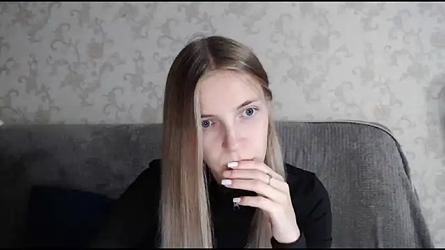 Snapshot of HitGyrl chatting on 10-07-25, 01:03 HitGyrl online show from 10-07-25, 01:03