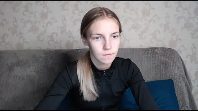 Snapshot of HitGyrl chatting on 10-08-25, 01:03 HitGyrl online show from 10-08-25, 01:03