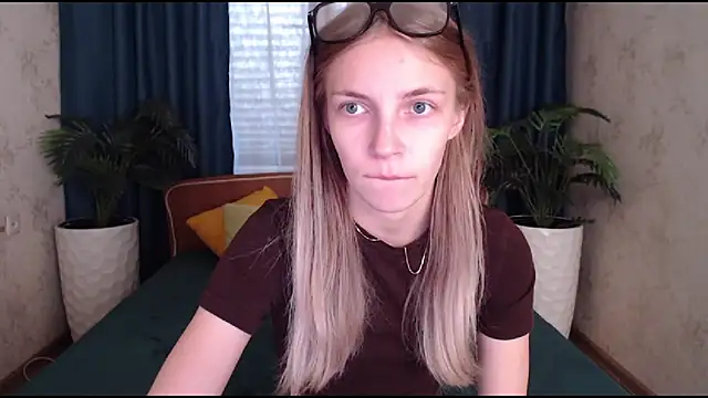 Snapshot of HitGyrl chatting on 10-09-25, 08:01 HitGyrl online show from 10-09-25, 08:01