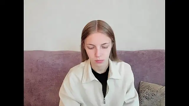 Snapshot of HitGyrl chatting on 10-15-25, 01:17 HitGyrl online show from 10-15-25, 01:17