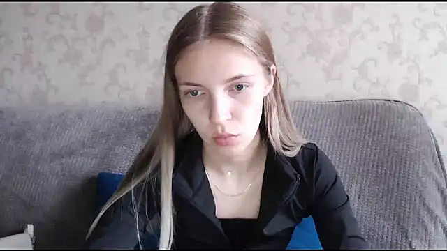 Snapshot of HitGyrl chatting on 10-23-25, 08:02 HitGyrl online show from 10-23-25, 08:02