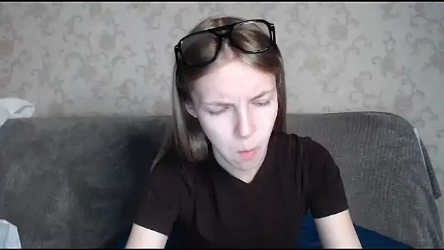 Snapshot of HitGyrl chatting on 10-24-25, 01:13 HitGyrl online show from 10-24-25, 01:13