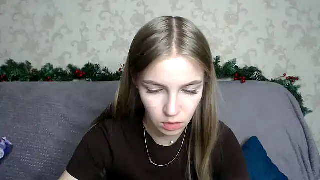 HitGyrl online show from 12-16-25, 04:34