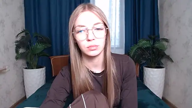 HitGyrl online show from 05-31-26, 08:32