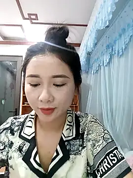 Snapshot of MinhChauXXX19 chatting on 04-19-26, 08:57 MinhChauXXX19 online show from 04-19-26, 08:57