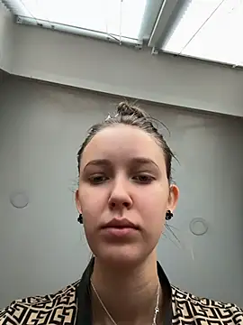 ElliRose online show from 12-21-25, 05:58