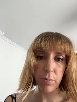 Snapshot of violetofsecret chatting on 10-18-25, 11:55 violetofsecret online show from 10-18-25, 11:55