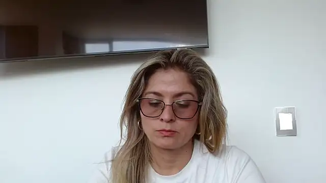 linda-mature43 online show from 10-22-25, 03:01