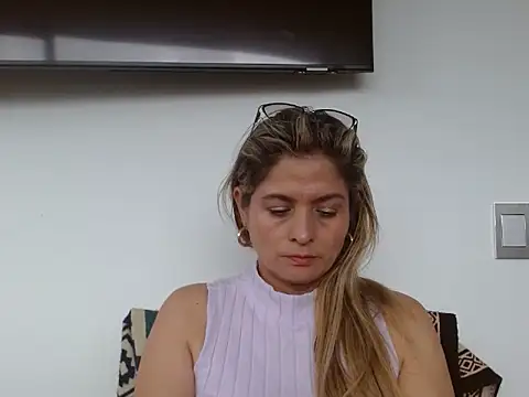 linda-mature43 online show from 10-29-25, 03:03