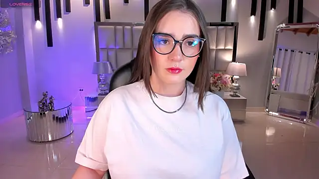 Snapshot of SarahRhodes_ chatting on 04-17-26, 12:30 SarahRhodes online show from 04-17-26, 12:30