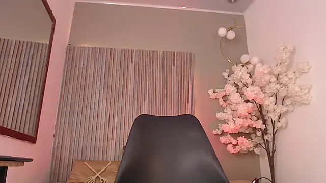 Michellee 20 online show from 10-15-25, 01:44