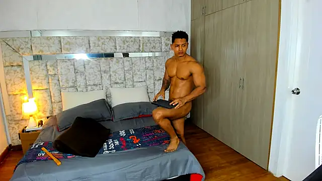 Snapshot of markustheroy333 chatting on 11-02-25, 12:35 markustheroy333 online show from 11-02-25, 12:35