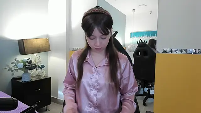 Snapshot of VioletaNova chatting on 04-23-26, 12:29 VioletaNova online show from 04-23-26, 12:29