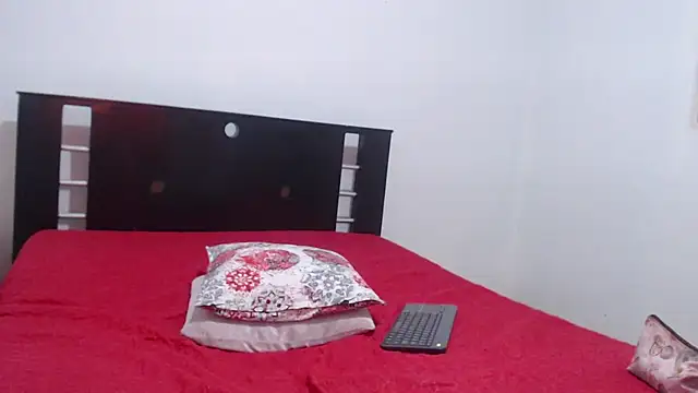 Snapshot of nathaly_jones_ chatting on 10-20-25, 12:27 nathaly jones online show from 10-20-25, 12:27