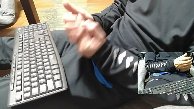 Snapshot of Yasu2000 chatting on 01-11-26, 06:07 Yasu2000 online show from 01-11-26, 06:07