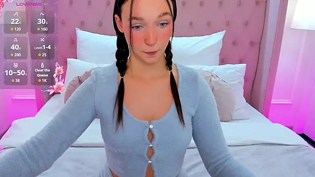 LuisaVee online show from 12-05-25, 08:38