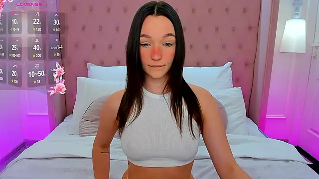 LuisaVee online show from 02-09-26, 01:26