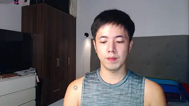 Snapshot of Addictiveboi chatting on 02-15-26, 07:51 Addictiveboi online show from 02-15-26, 07:51