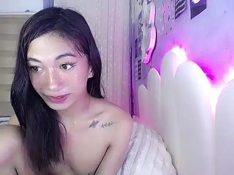 Snapshot of Asianbarbie05 chatting on 05-11-26, 12:55 Asianbarbie05 online show from 05-11-26, 12:55