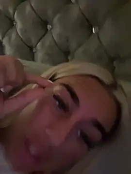 Snapshot of EllieMaeBaby chatting on 09-17-25, 09:38 EllieMaeBaby online show from 09-17-25, 09:38