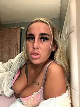 Snapshot of EllieMaeBaby chatting on 09-20-25, 08:43 EllieMaeBaby online show from 09-20-25, 08:43