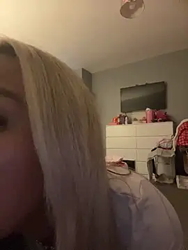 Snapshot of EllieMaeBaby chatting on 11-16-25, 05:40 EllieMaeBaby online show from 11-16-25, 05:40