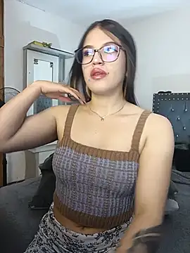 Snapshot of asumi_18 chatting on 07-15-26, 11:37 asumi 18 online show from 07-15-26, 11:37