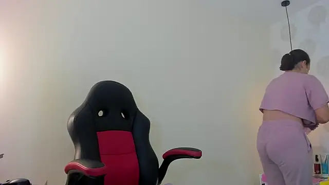 Snapshot of GIANAMILLER6 chatting on 09-15-25, 12:16 GIANAMILLER6 online show from 09-15-25, 12:16