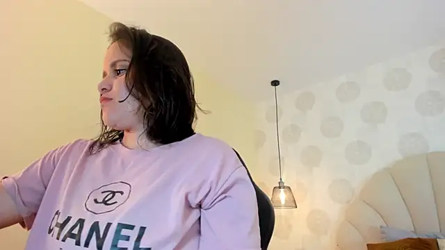 Snapshot of GIANAMILLER6 chatting on 09-23-25, 12:19 GIANAMILLER6 online show from 09-23-25, 12:19