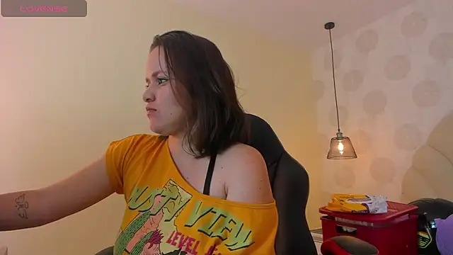 Snapshot of GIANAMILLER6 chatting on 10-10-25, 12:15 GIANAMILLER6 online show from 10-10-25, 12:15