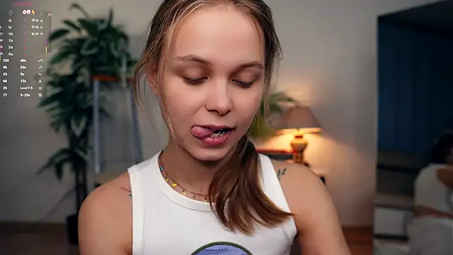 Snapshot of OdellaGillingham chatting on 09-24-25, 06:33 OdellaGillingham online show from 09-24-25, 06:33