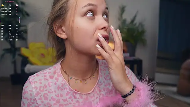 Snapshot of OdellaGillingham chatting on 09-27-25, 06:24 OdellaGillingham online show from 09-27-25, 06:24